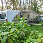 Urlaub Im Wohnwagen Mitten Im Wald Lutow