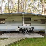 Urlaub Im Wohnwagen Mitten Im Wald
