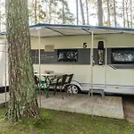 Urlaub Im Wohnwagen Mitten Im Wald 营地