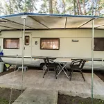 营地 Urlaub Im Wohnwagen Mitten Im Wald Lutow