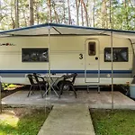 Urlaub Im Wohnwagen Mitten Im Wald