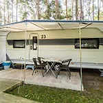 Parque de Campismo Urlaub Im Wohnwagen Mitten Im Wald *