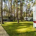 Urlaub Im Wohnwagen Mitten Im Wald Lutow