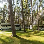 Urlaub Im Wohnwagen Mitten Im Wald * Lutow