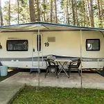 Urlaub Im Wohnwagen Mitten Im Wald 营地 *