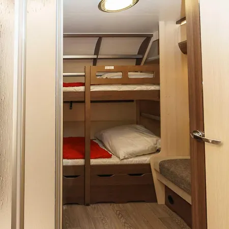 Campsite Urlaub Im Wohnwagen Mitten Im Wald Lutow