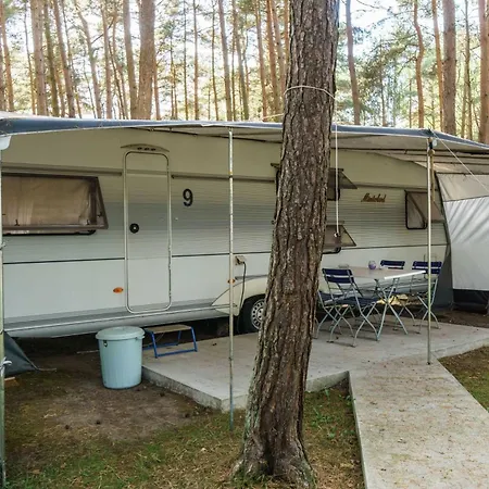Urlaub Im Wohnwagen Mitten Im Wald * Lutow