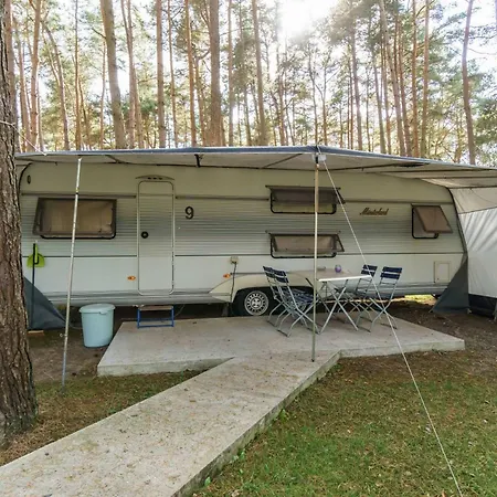 Urlaub Im Wohnwagen Mitten Im Wald *