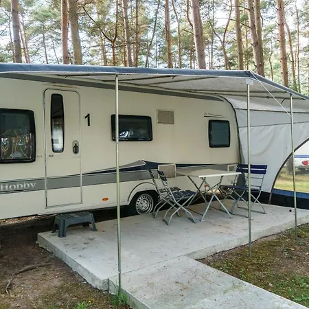 Campsite Urlaub Im Wohnwagen Mitten Im Wald Lutow