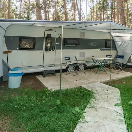 Urlaub Im Wohnwagen Mitten Im Wald