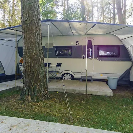 Urlaub Im Wohnwagen Mitten Im Wald Campsite *