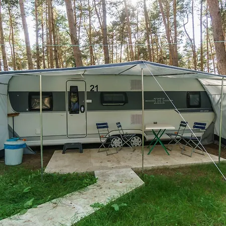 Campsite Urlaub Im Wohnwagen Mitten Im Wald Lutow