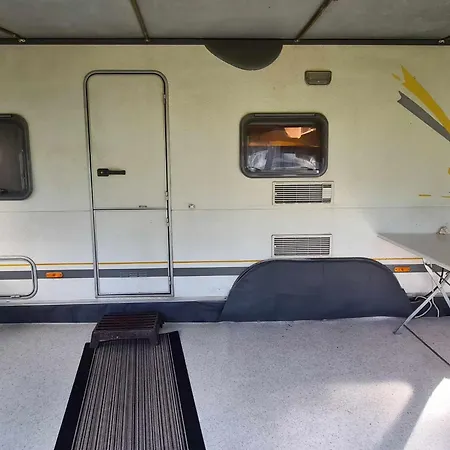 Campsite Urlaub Im Wohnwagen Mitten Im Wald Lutow