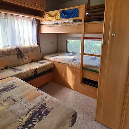 Urlaub Im Wohnwagen Mitten Im Wald Campsite