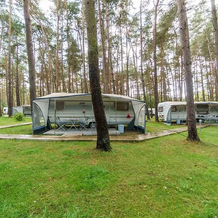 Campsite Urlaub Im Wohnwagen Mitten Im Wald