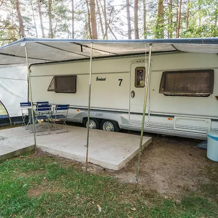 Campsite Urlaub Im Wohnwagen Mitten Im Wald Lutow