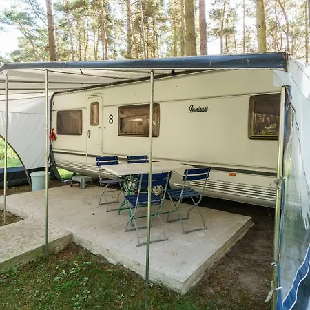 Kemping Urlaub Im Wohnwagen Mitten Im Wald Lutow