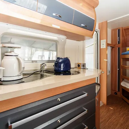 Urlaub Im Wohnwagen Mitten Im Wald Lutow