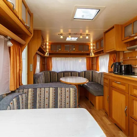 Urlaub Im Wohnwagen Mitten Im Wald