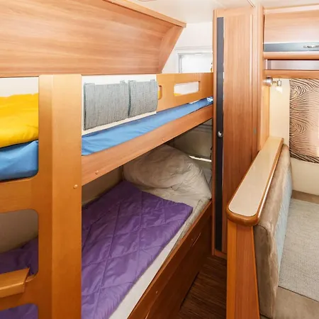 Urlaub Im Wohnwagen Mitten Im Wald * Lutow