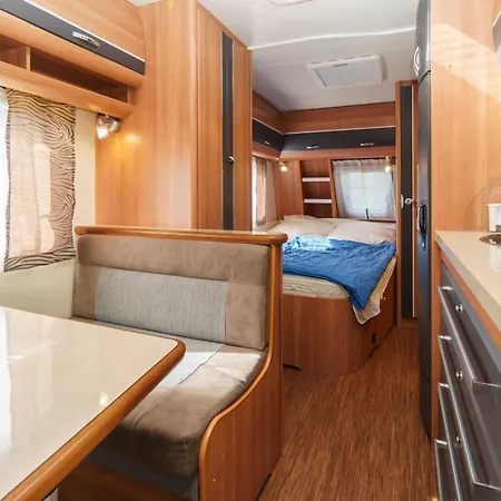 Urlaub Im Wohnwagen Mitten Im Wald