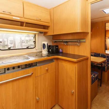 Urlaub Im Wohnwagen Mitten Im Wald *