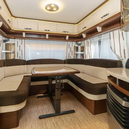 Urlaub Im Wohnwagen Mitten Im Wald Lutow