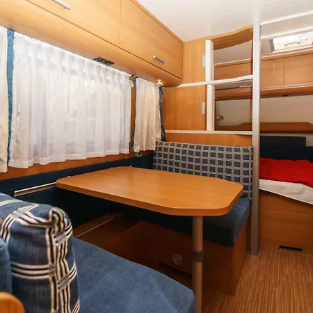 Urlaub Im Wohnwagen Mitten Im Wald