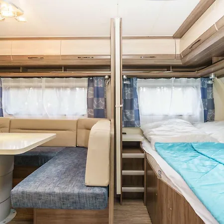 Campingplads Urlaub Im Wohnwagen Mitten Im Wald *