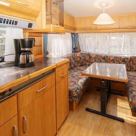 Campingplads Urlaub Im Wohnwagen Mitten Im Wald *