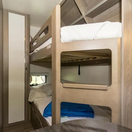 Urlaub Im Wohnwagen Mitten Im Wald Campingplads Lutow