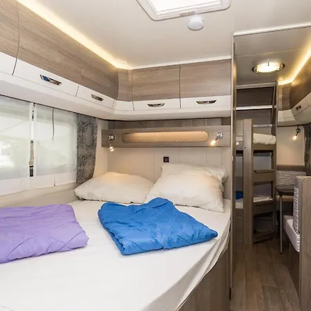 Urlaub Im Wohnwagen Mitten Im Wald *