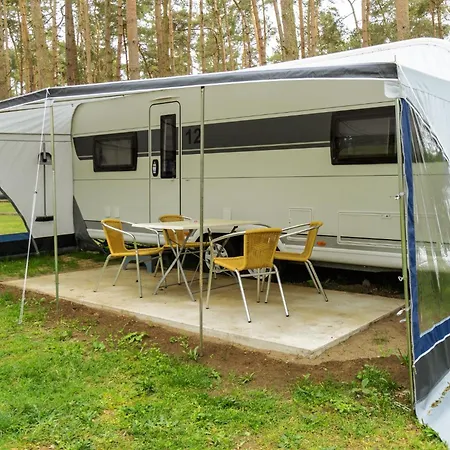 Urlaub Im Wohnwagen Mitten Im Wald Campingplads