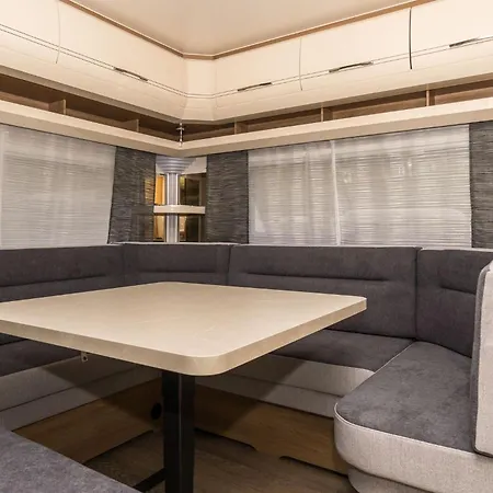 Campingplads Urlaub Im Wohnwagen Mitten Im Wald *