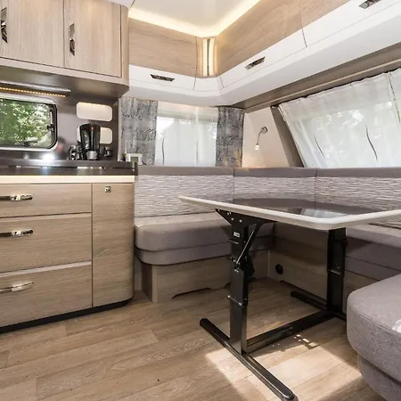 Urlaub Im Wohnwagen Mitten Im Wald Campingplads