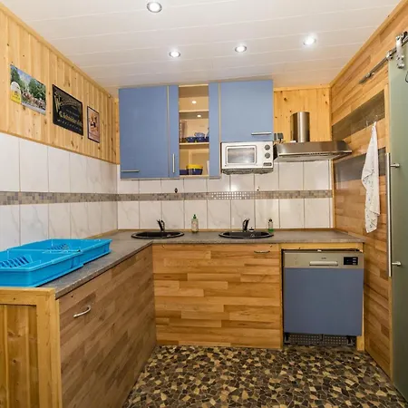 Campingplads Urlaub Im Wohnwagen Mitten Im Wald