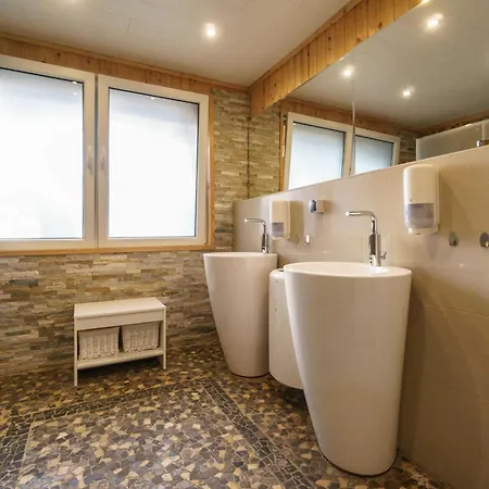 Urlaub Im Wohnwagen Mitten Im Wald Campingplads Lutow