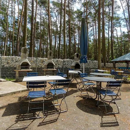 キャンプ場 Urlaub Im Wohnwagen Mitten Im Wald