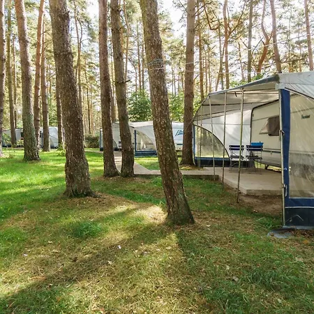 Campingplads Urlaub Im Wohnwagen Mitten Im Wald *