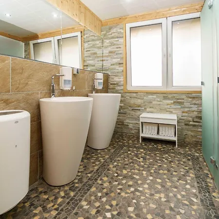 Urlaub Im Wohnwagen Mitten Im Wald Campingplads Lutow