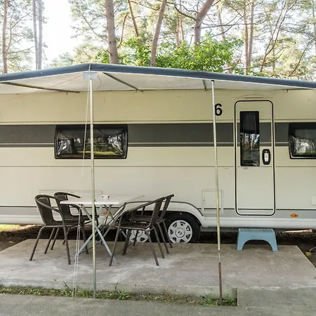 Campingplads Urlaub Im Wohnwagen Mitten Im Wald *