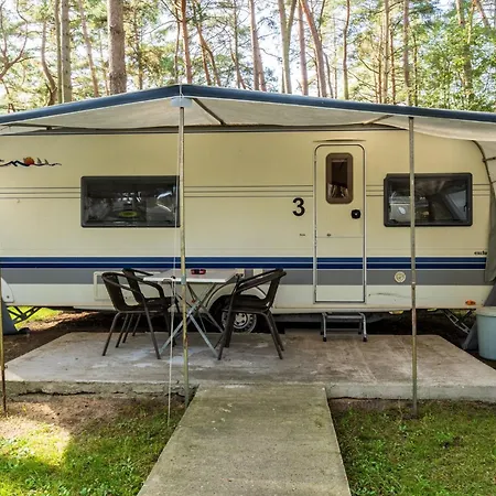 Urlaub Im Wohnwagen Mitten Im Wald
