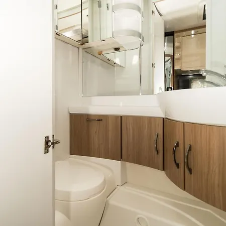 Campingplads Urlaub Im Wohnwagen Mitten Im Wald *