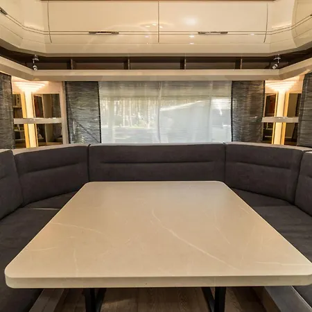 Urlaub Im Wohnwagen Mitten Im Wald *