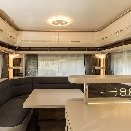 Urlaub Im Wohnwagen Mitten Im Wald Campingplads Lutow