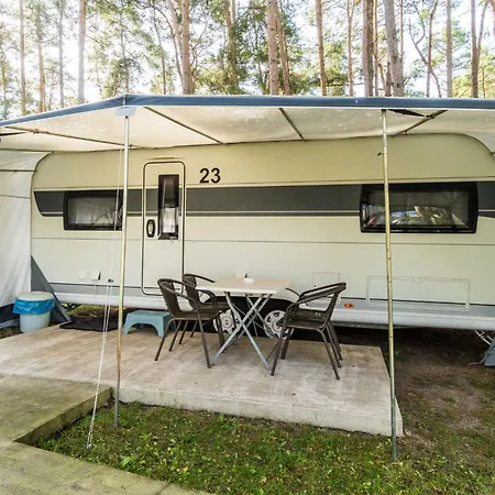Campingplads Urlaub Im Wohnwagen Mitten Im Wald *