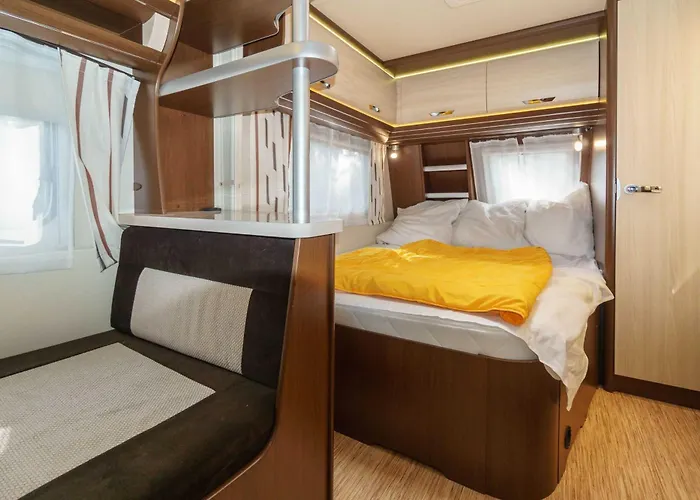 Campingplatz Urlaub Im Wohnwagen Mitten Im Wald Lutow