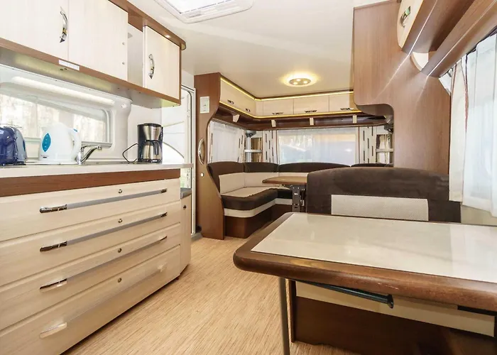 Urlaub Im Wohnwagen Mitten Im Wald Campingplatz *