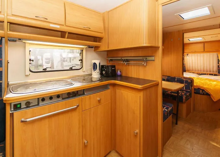 Urlaub Im Wohnwagen Mitten Im Wald *