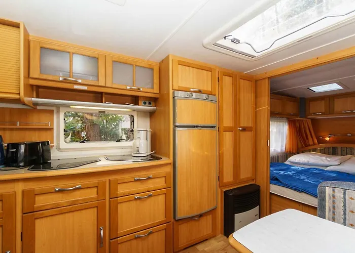 Urlaub Im Wohnwagen Mitten Im Wald Campingplatz